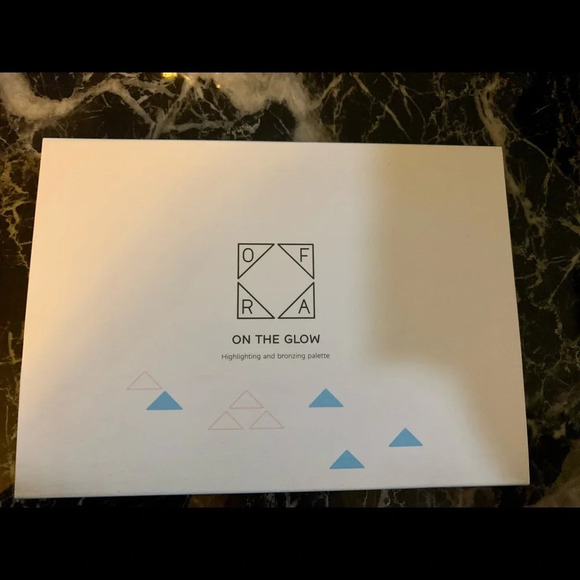 NWT Ofra large On the Glow highlighting & bronzing Palette $149 - Picture 6 of 9